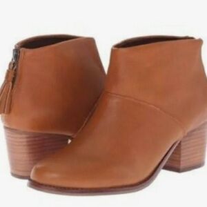 TOMS CARAMEL TASSEL ZIP CARPE DIEM ANKLE BOOTS SIZE 7